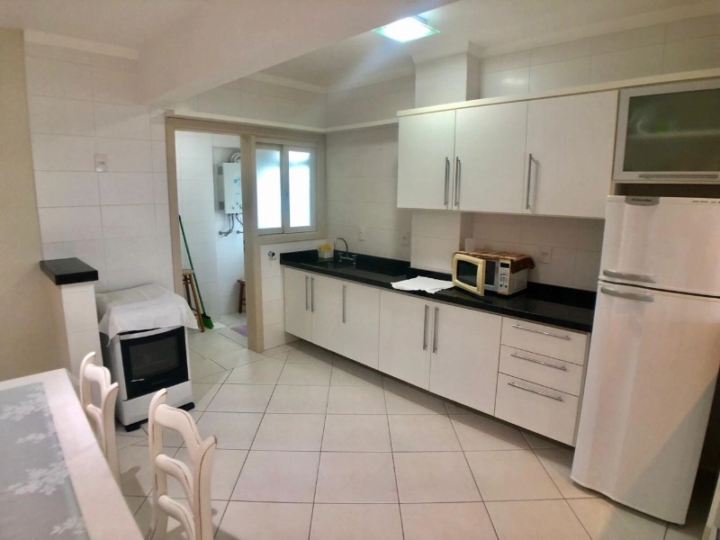 AMPLO APARTAMENTO FRENTE PRAÇA!: 7ª foto da galeria de imagens do imóvel