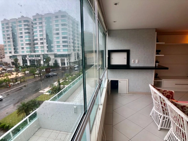 AMPLO APARTAMENTO FRENTE PRAÇA!: 1ª foto da galeria de imagens do imóvel