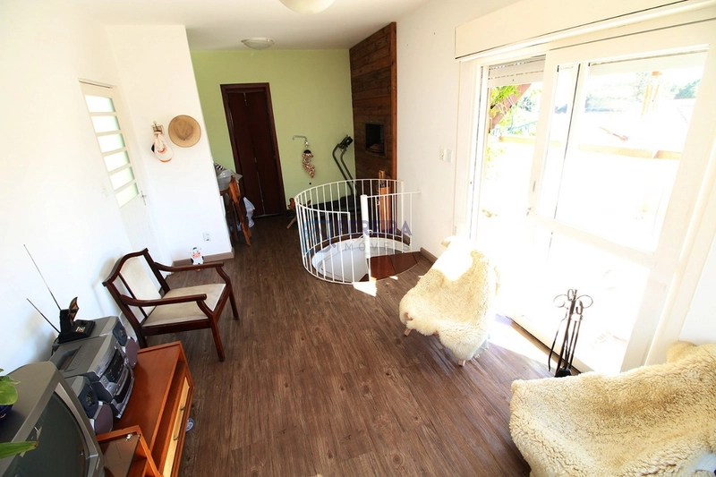 Duplex com 2 dormitórios em Porto Alegre: 3ª foto da galeria de imagens do imóvel