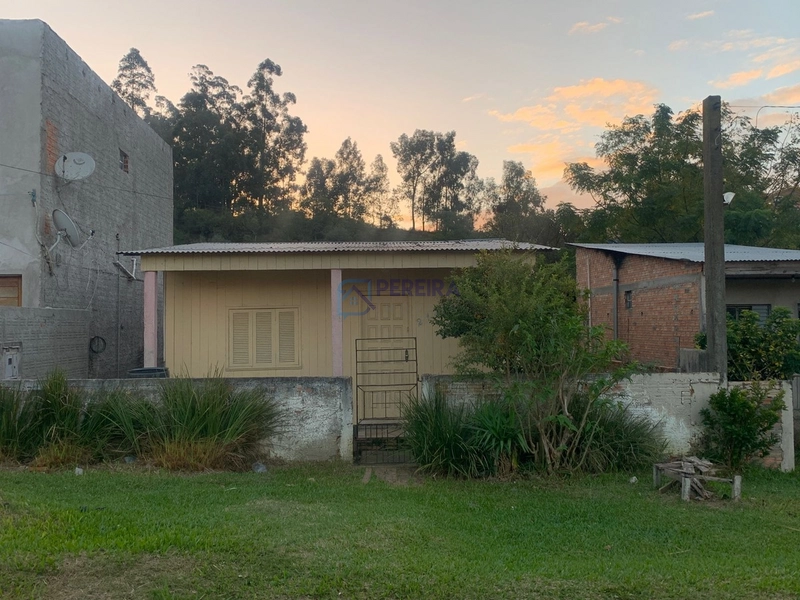 Casa de 02 dormitórios no bairro Jardins.: 1ª foto da galeria de imagens do imóvel