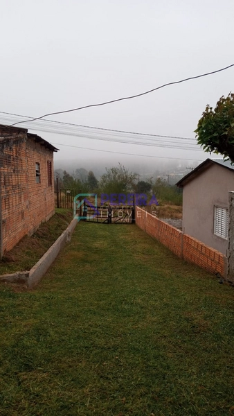 Duas casas com terreno de 720 m2.: 1ª foto da galeria de imagens do imóvel