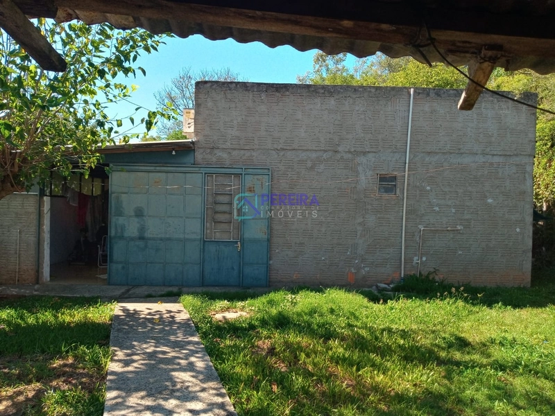Duas casas com terreno de 720 m2.: 3ª foto da galeria de imagens do imóvel
