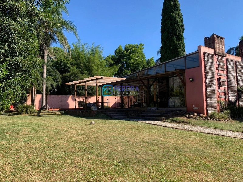 Casa com 05 dormitórios no centro: 5ª foto da galeria de imagens do imóvel