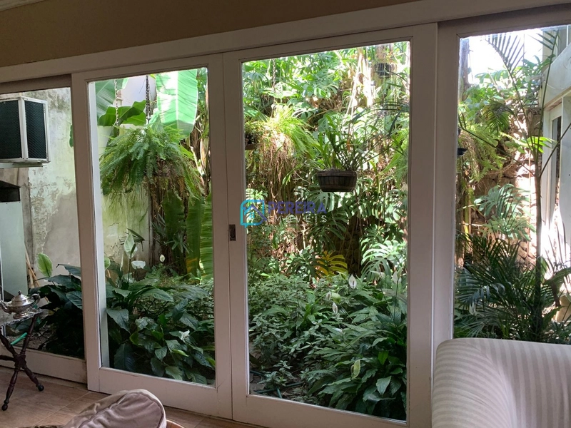Casa com 05 dormitórios em localização privilegeada: 4ª foto da galeria de imagens do imóvel