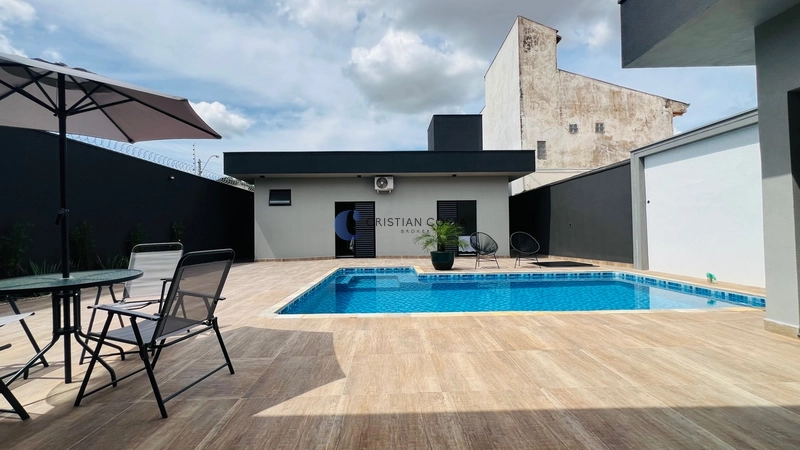 Casa de 3 dormitórios e piscina no Planalto Paraíso em São Carlos/SP: 1ª foto da galeria de imagens do imóvel