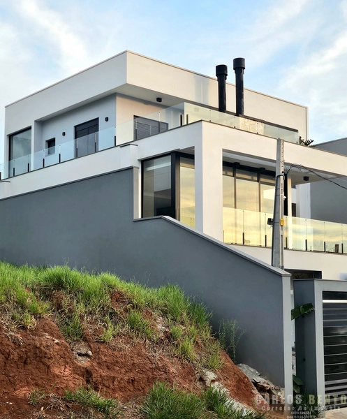 CASA DE ALTO PADRÃO COM 3 SUÍTES À VENDA - COLINA DO SOL: 4ª foto da galeria de imagens do imóvel