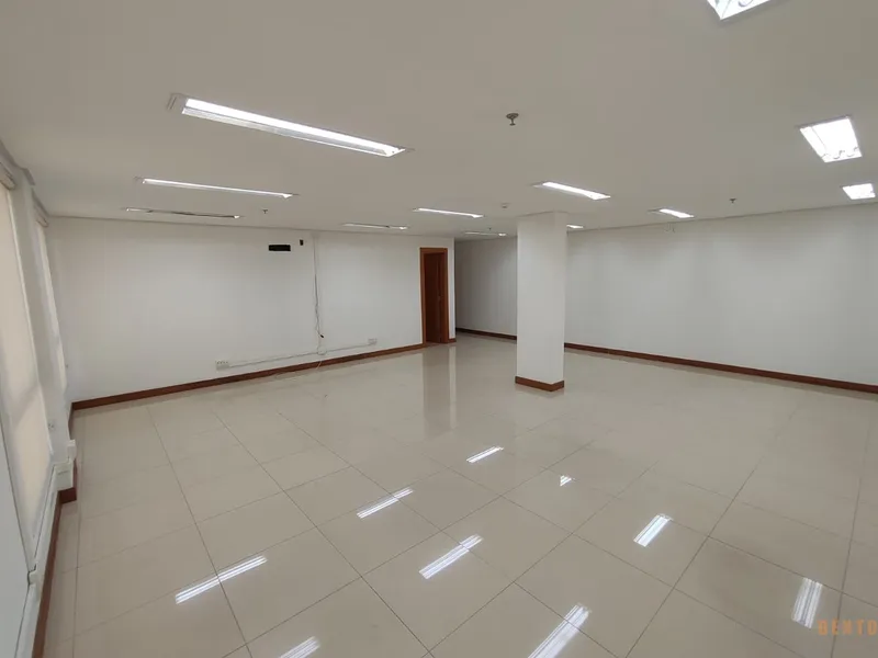 Belíssima sala comercial no centro de Campo Bom: 2ª foto da galeria de imagens do imóvel
