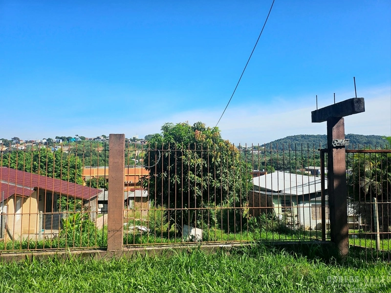 TERRENO  COM 522M² DE ÁREA TOTAL: 1ª foto da galeria de imagens do imóvel