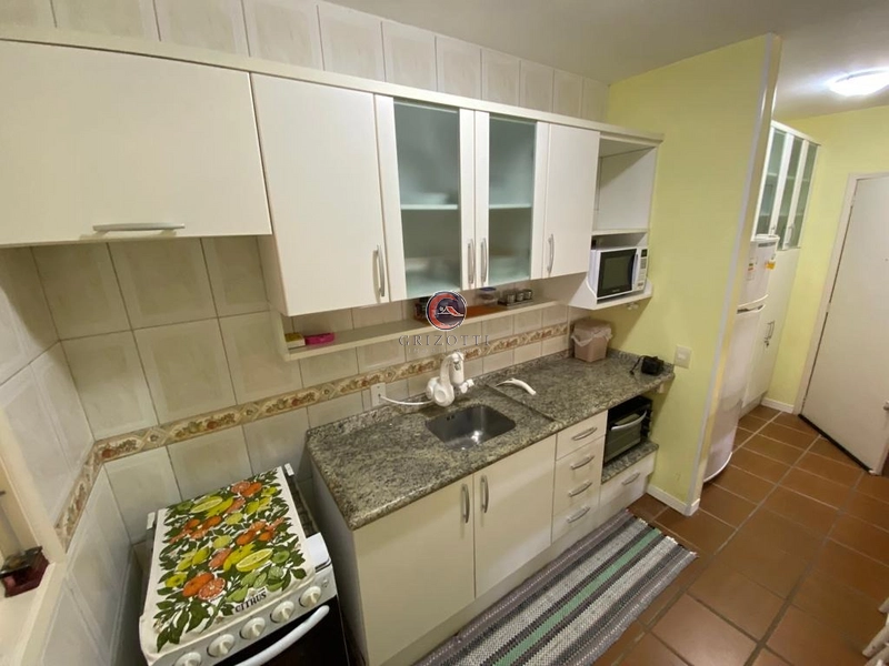APARTAMENTO TÉRREO A UMA QUADRA DO MAR: 2ª foto da galeria de imagens do imóvel