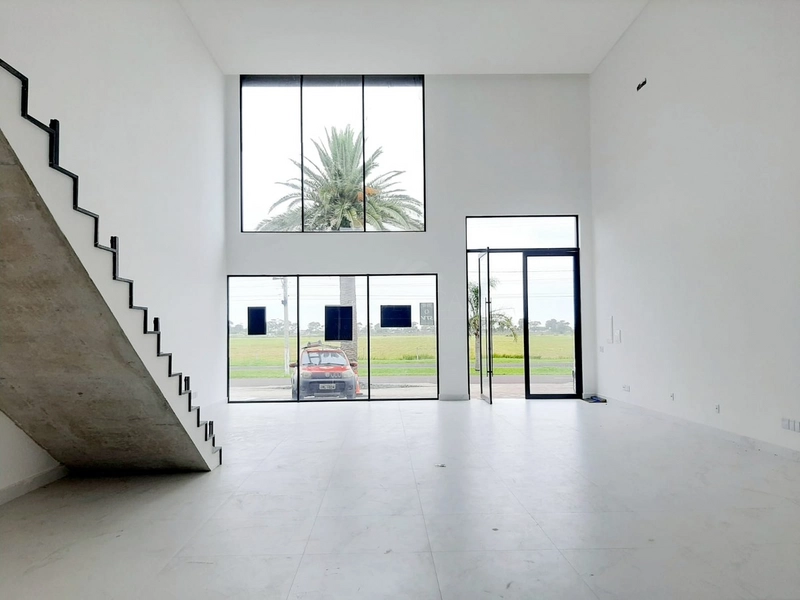 Loja comercial com mezanino em Capão da Canoa!: 1ª foto da galeria de imagens do imóvel