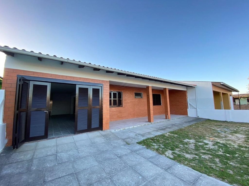 Casa térrea à venda em Capão Da Canoa.: 1ª foto da galeria de imagens do imóvel
