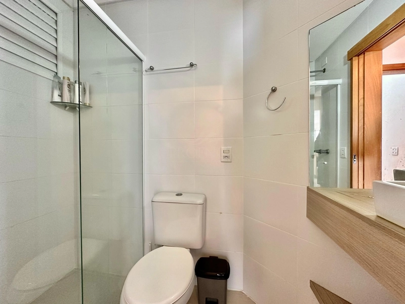 Apartamento sacada de frente 02 dormitórios mobiliado 01 quadra do mar: 19ª foto da galeria de imagens do imóvel