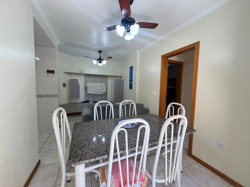 Duplex com 02 dormitórios, Mobiliado, sacada em L a 03 quadras do mar: 10ª foto da galeria de imagens do imóvel