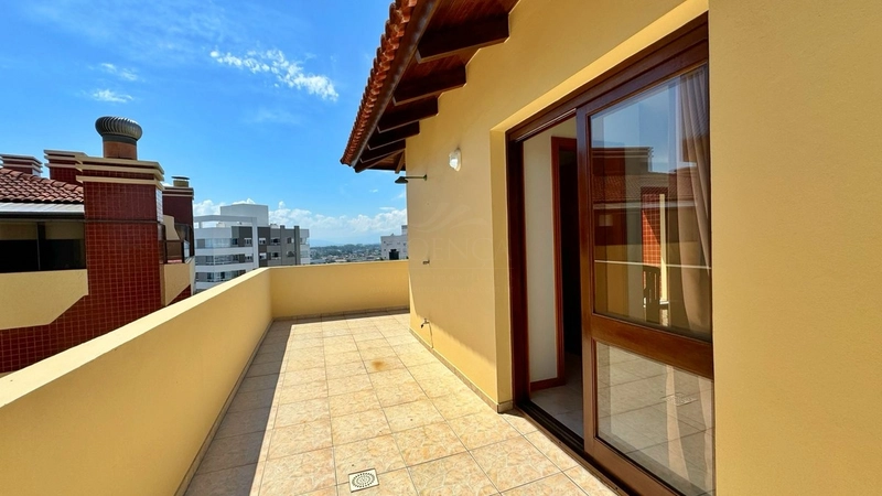 Duplex com 02 dormitórios, Mobiliado, sacada em L a 03 quadras do mar: 32ª foto da galeria de imagens do imóvel