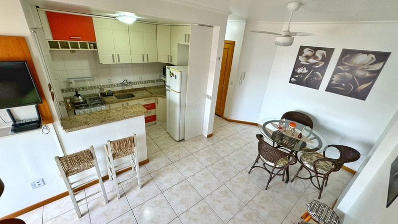Duplex com 02 dormitórios, Mobiliado, sacada em L a 03 quadras do mar: 34ª foto da galeria de imagens do imóvel