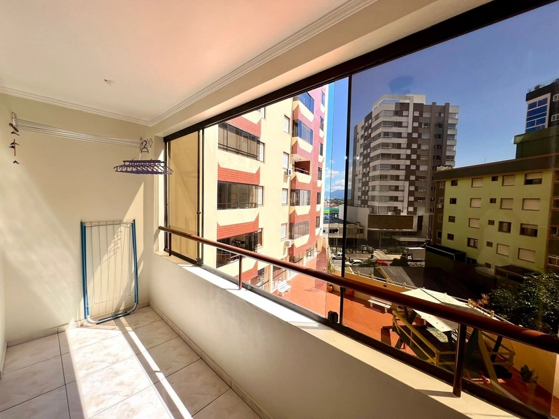 Duplex com 02 dormitórios, Mobiliado, sacada em L a 03 quadras do mar: 11ª foto da galeria de imagens do imóvel