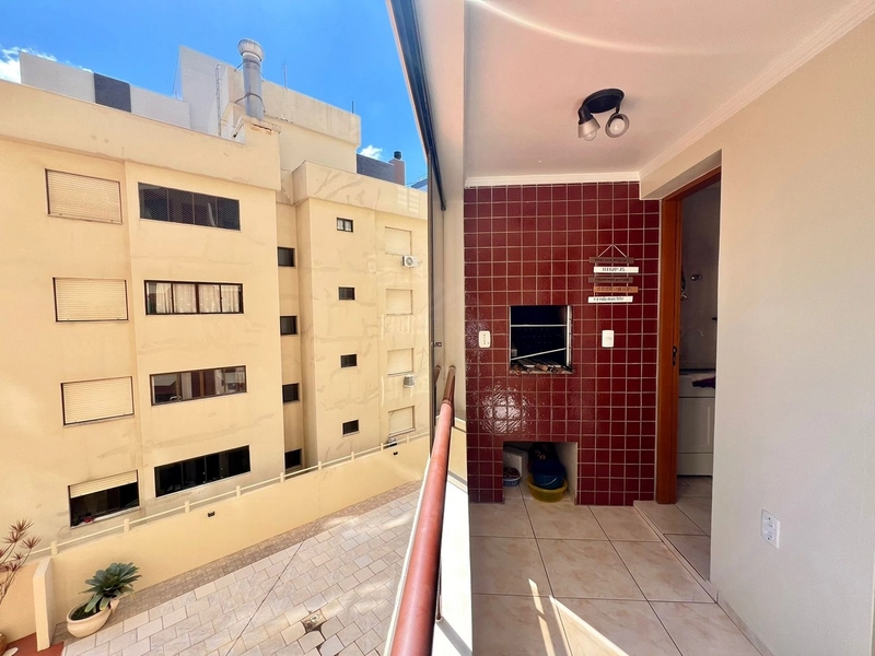 Duplex com 02 dormitórios, Mobiliado, sacada em L a 03 quadras do mar: 14ª foto da galeria de imagens do imóvel