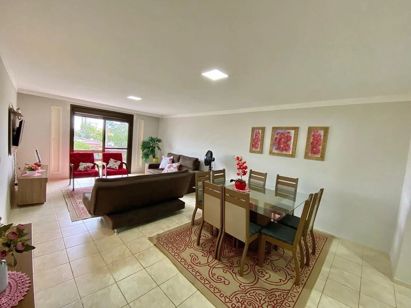 Apartamento amplo 2 dormitórios com sacada de frente !com box!: 3ª foto da galeria de imagens do imóvel