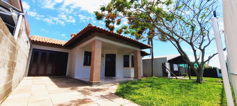 Casa à venda em Capão Da Canoa, próximo do mar.: 2ª foto da galeria de imagens do imóvel