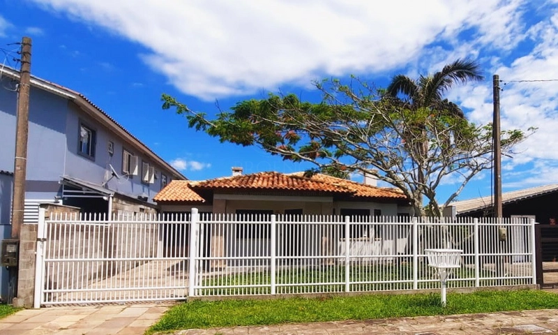 Casa à venda em Capão Da Canoa, próximo do mar.: 1ª foto da galeria de imagens do imóvel