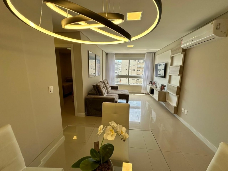 2 dormitórios de frente! mobiliado e decorado! 3 quadras do mar!