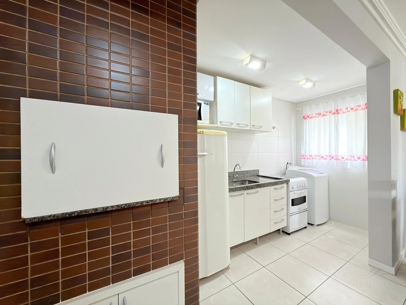 Apartamento 01 dormitório uma quadra do mar com box de garagem: 3ª foto da galeria de imagens do imóvel