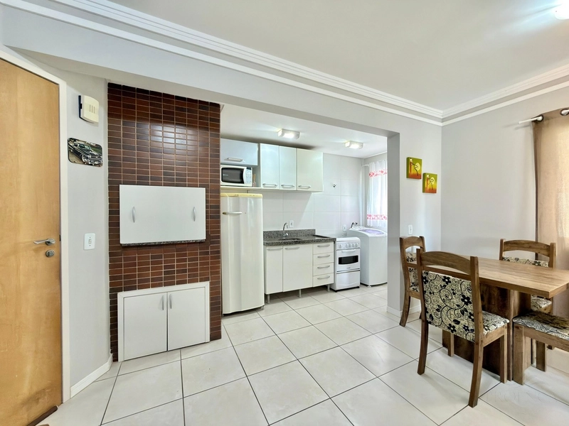 Apartamento 01 dormitório uma quadra do mar com box de garagem: 2ª foto da galeria de imagens do imóvel
