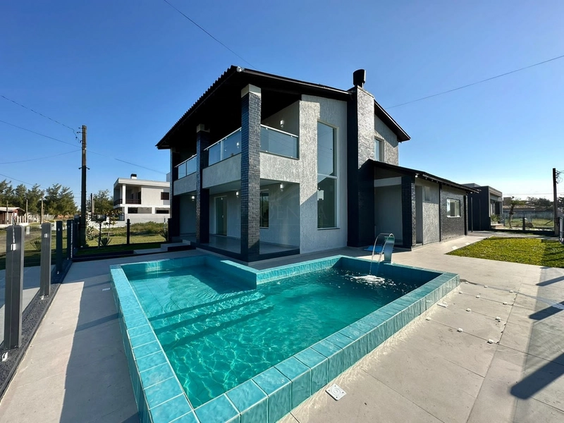 Casa a venda de esquina 3 Dormitórios com piscina!!: 1ª foto da galeria de imagens do imóvel