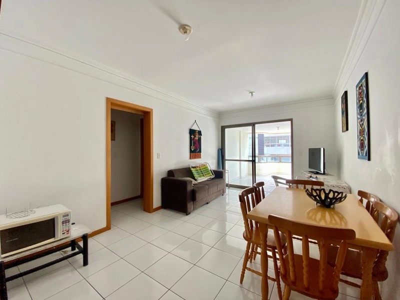 Amplo 2 dormitório, com sacadão de frente gourmet. 1 quadra do mar!: 7ª foto da galeria de imagens do imóvel