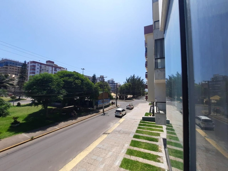 Apartamento de frente, com vista para Praça Flávio Boianovski!: 2ª foto da galeria de imagens do imóvel