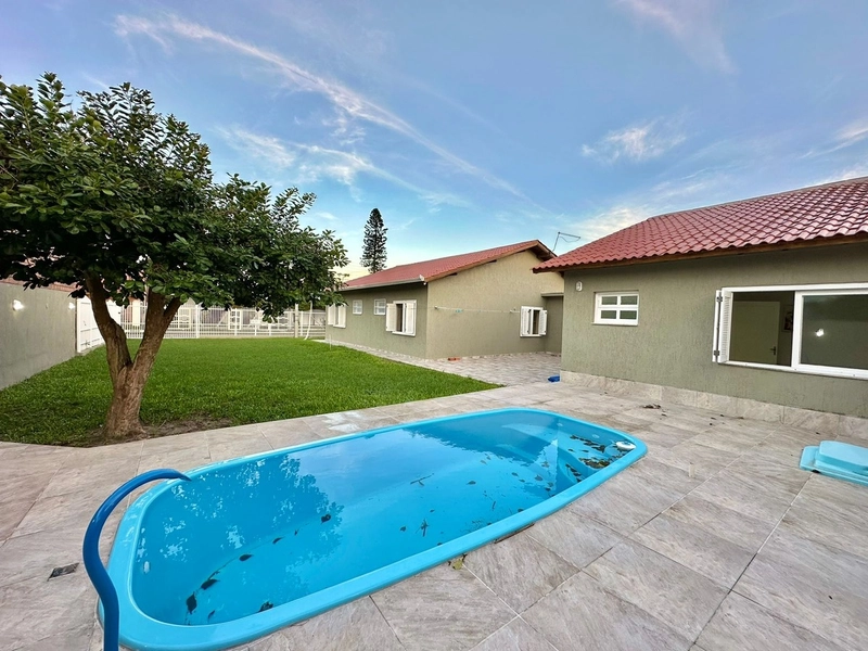 Casa 3 Dormitórios com suíte Com piscina Capão Novo: 1ª foto da galeria de imagens do imóvel