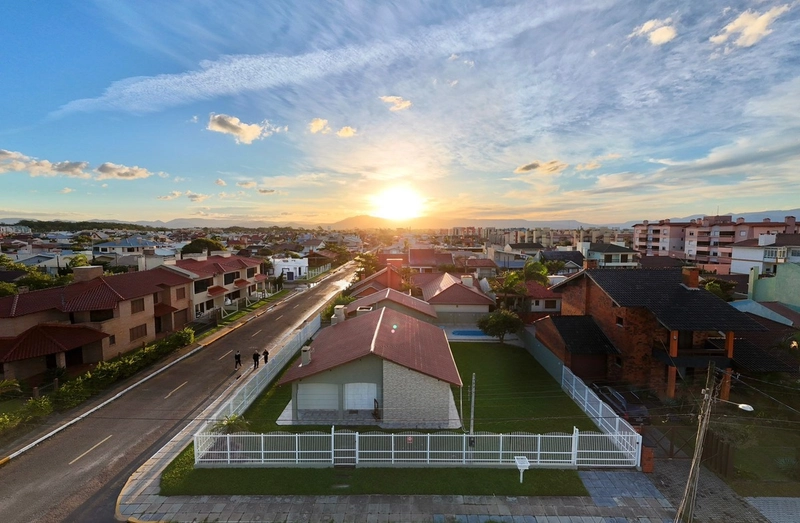 Casa 3 Dormitórios com suíte Com piscina Capão Novo: 3ª foto da galeria de imagens do imóvel