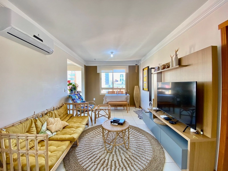 Apartamento de 2 dormitórios Uma quadra do mar!!: 1ª foto da galeria de imagens do imóvel