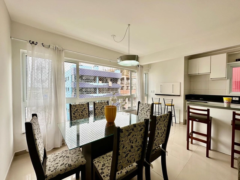 Apartamento 2 dormitórios, com sacada, mobiliado e decorado!: 4ª foto da galeria de imagens do imóvel
