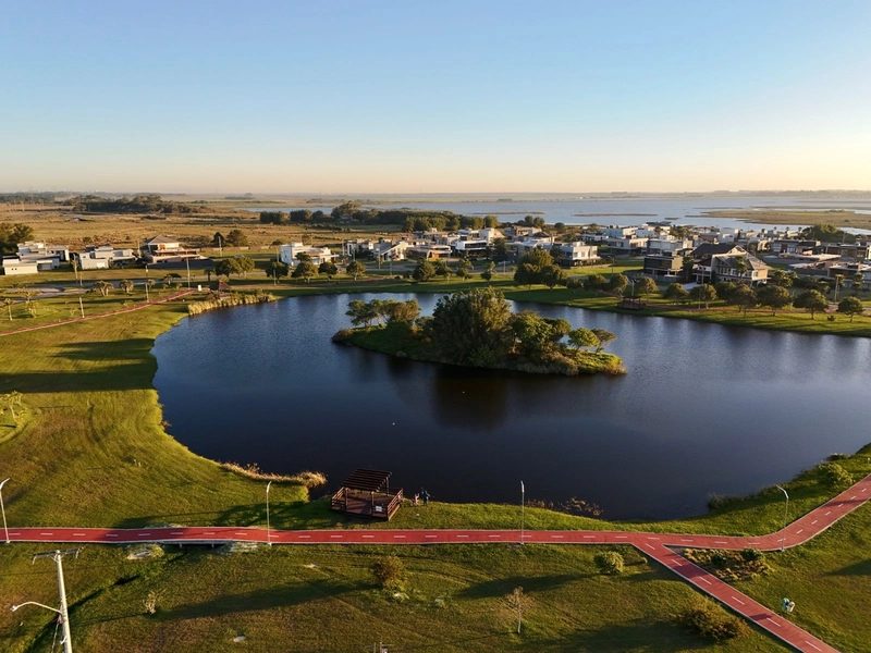 Mansão à venda, Condomínio com acesso a lagoa: 3ª foto da galeria de imagens do imóvel