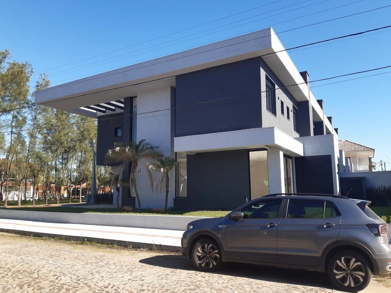Sobrado novo em Xangrilá próximo ao mar: 1ª foto da galeria de imagens do imóvel