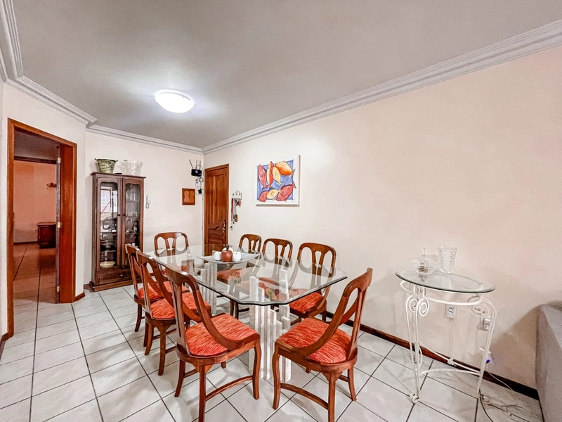 Apartamento de 3 Dormitórios com box uma Quadra do mar: 5ª foto da galeria de imagens do imóvel