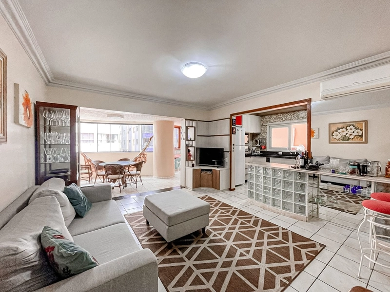 Apartamento de 3 Dormitórios com box uma Quadra do mar: 1ª foto da galeria de imagens do imóvel