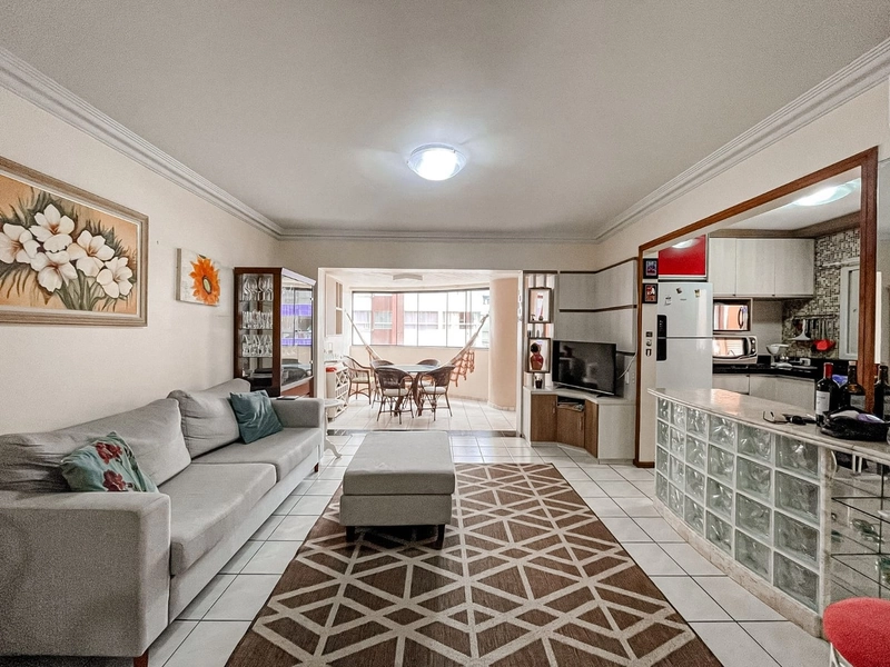 Apartamento de 3 Dormitórios com box uma Quadra do mar: 3ª foto da galeria de imagens do imóvel