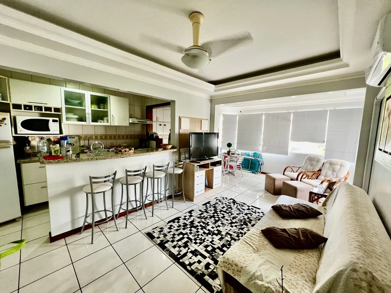 Apartamento de frente, mobiliado, na melhor Praça de Capão!: 3ª foto da galeria de imagens do imóvel