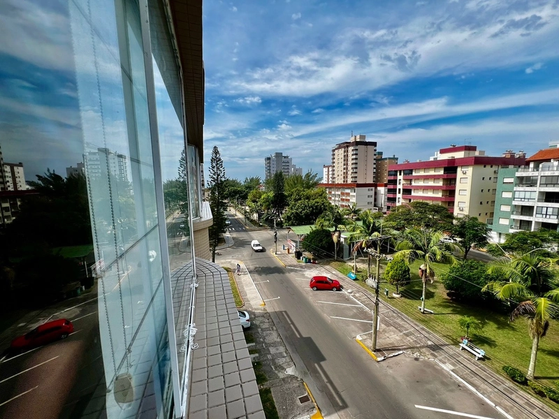 Apartamento de frente, mobiliado, na melhor Praça de Capão!: 2ª foto da galeria de imagens do imóvel