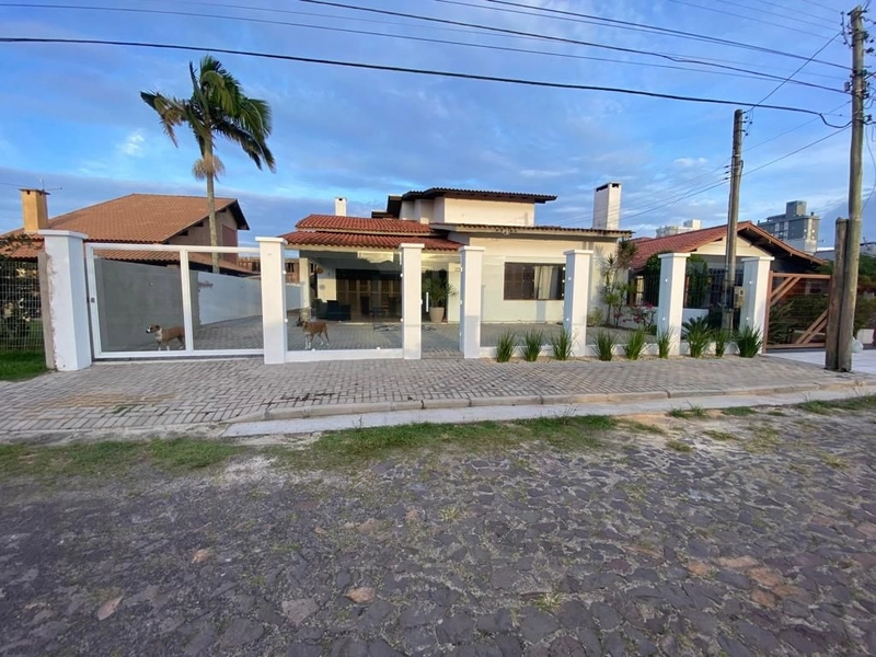Casa fora de condomínio 4 dormitórios, bairro Araçá, Capão da Canoa.: 1ª foto da galeria de imagens do imóvel