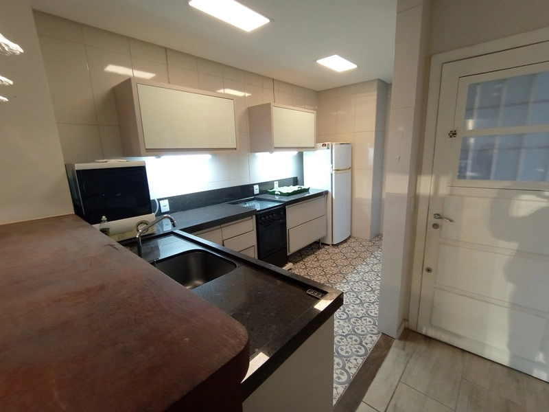 Apartamento de 3 dormitórios, mobiliado, de frente, centro de Capão.: 3ª foto da galeria de imagens do imóvel
