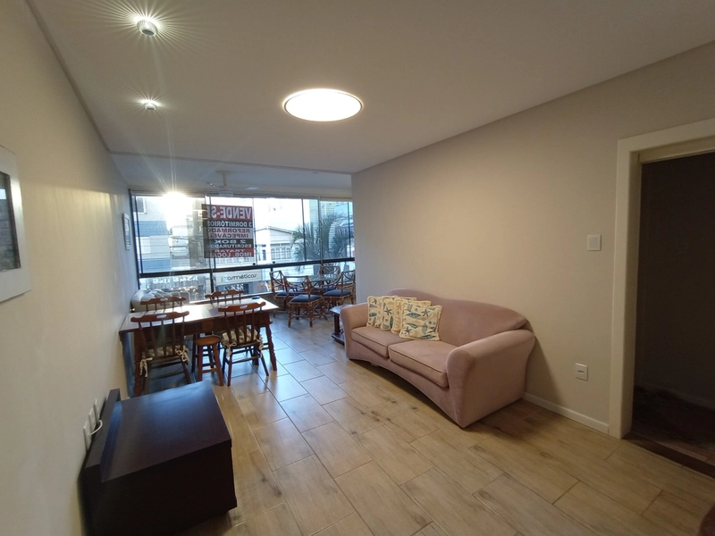 Apartamento de 3 dormitórios, mobiliado, de frente, centro de Capão.: 2ª foto da galeria de imagens do imóvel