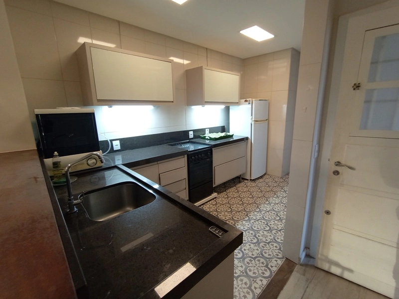 Apartamento de 3 dormitórios, mobiliado, de frente, centro de Capão.: 4ª foto da galeria de imagens do imóvel