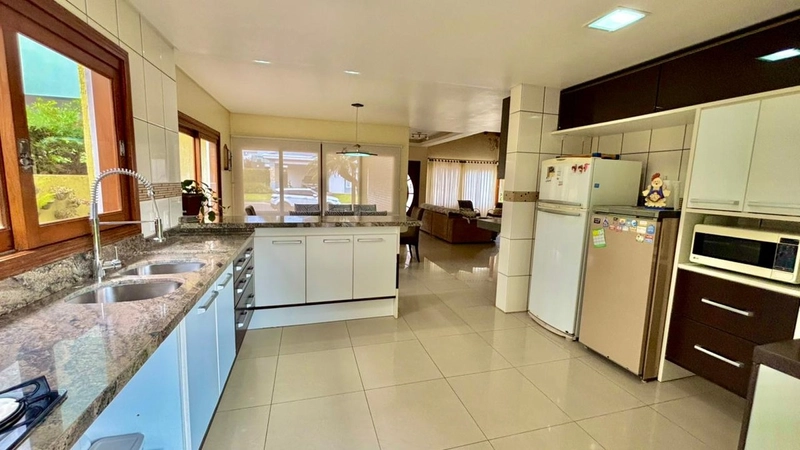 Casa em Condomínio com 4 quartos, 4 vagas e 300m² Capão da Canoa: 10ª foto da galeria de imagens do imóvel