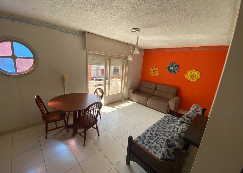 Oportunidade apto de frente a uma quadra do mar! Mobiliado, box Duplo!