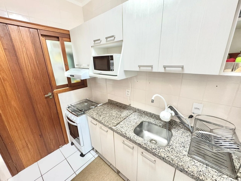 Apto de frente com sacada! 1 quadra do mar! Mobiliado!: 9ª foto da galeria de imagens do imóvel