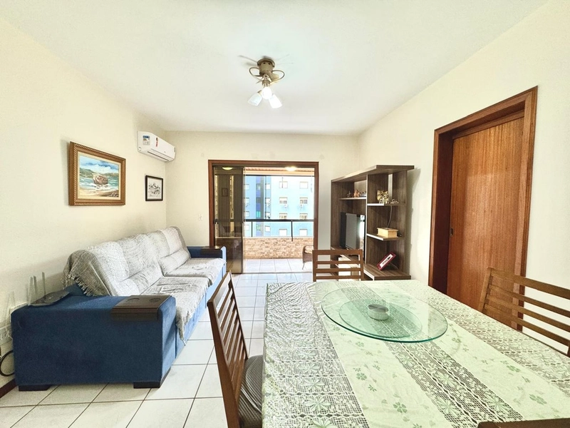 Apto de frente com sacada! 1 quadra do mar! Mobiliado!: 5ª foto da galeria de imagens do imóvel