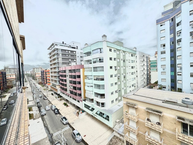 Apto de frente com sacada! 1 quadra do mar! Mobiliado!: 4ª foto da galeria de imagens do imóvel